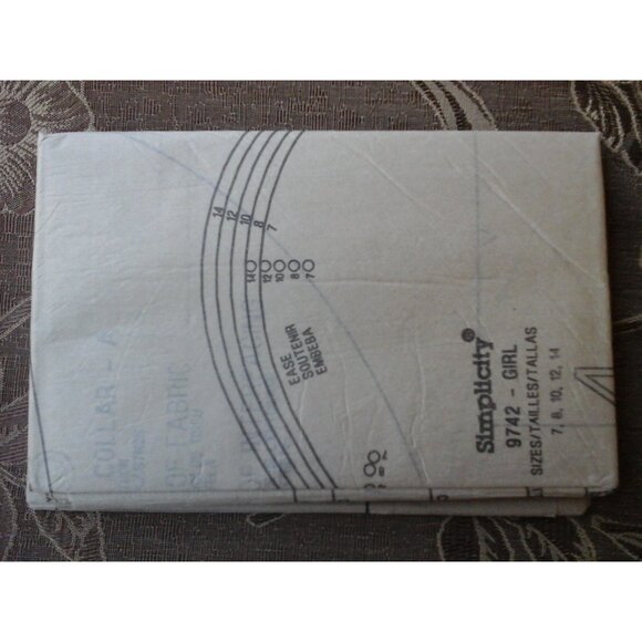 Simplicity pattern 9742 child costume pioneer prairie dress UNCUT size 7 to 14 - Picture 9 of 9